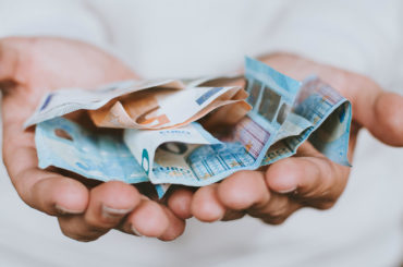 Money-Saving-Tips-For-Digital-Nomads