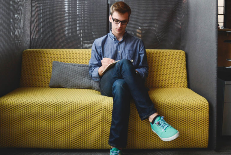 how-to-choose-best-coworking-space-while-traveling