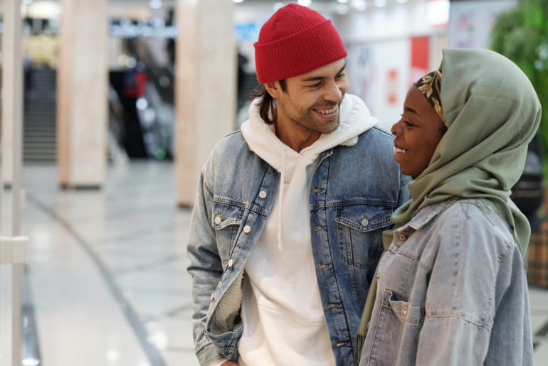 digital nomad couple on a date