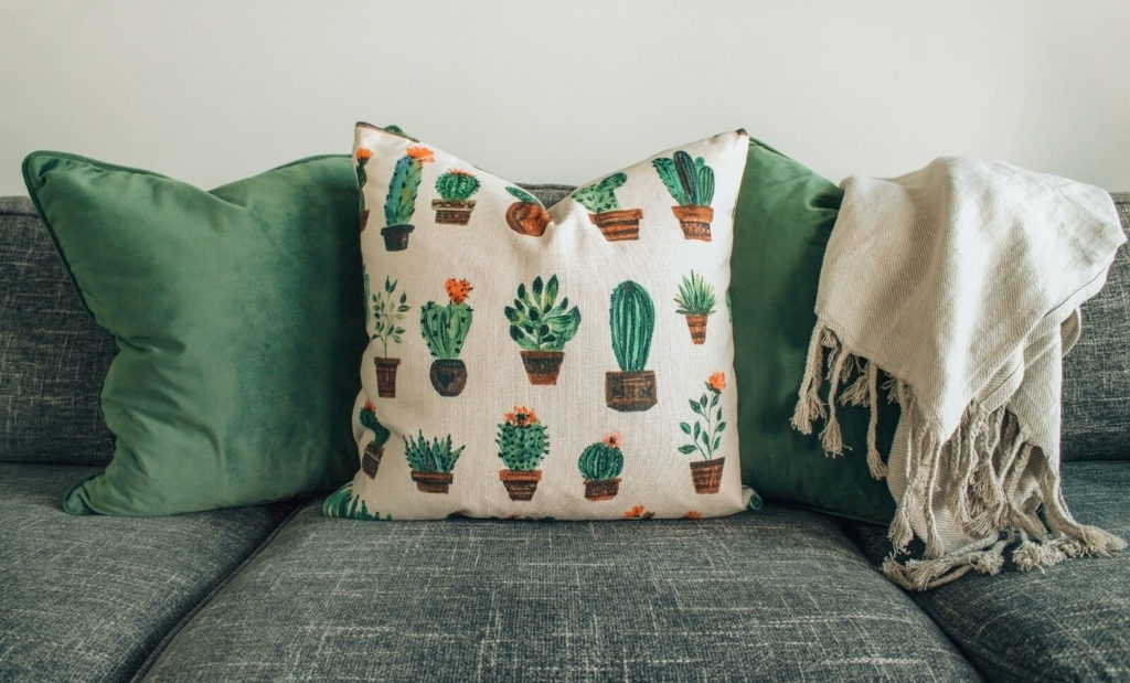 throw pillows to decorate apartment