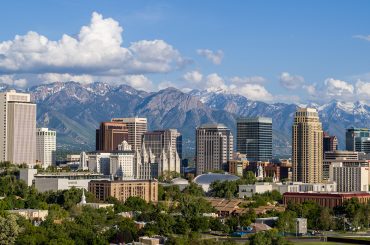 A workation destination featuring the stunning skyline of Denver framed by majestic mountains.